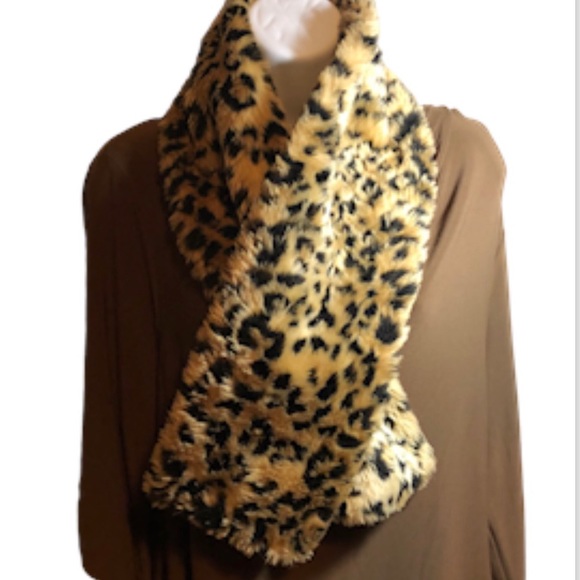 Leopard | Accessories | Vintage Faux Fur Leopard Animal Print Winter Tuck In Ladies Winter Scarf ...